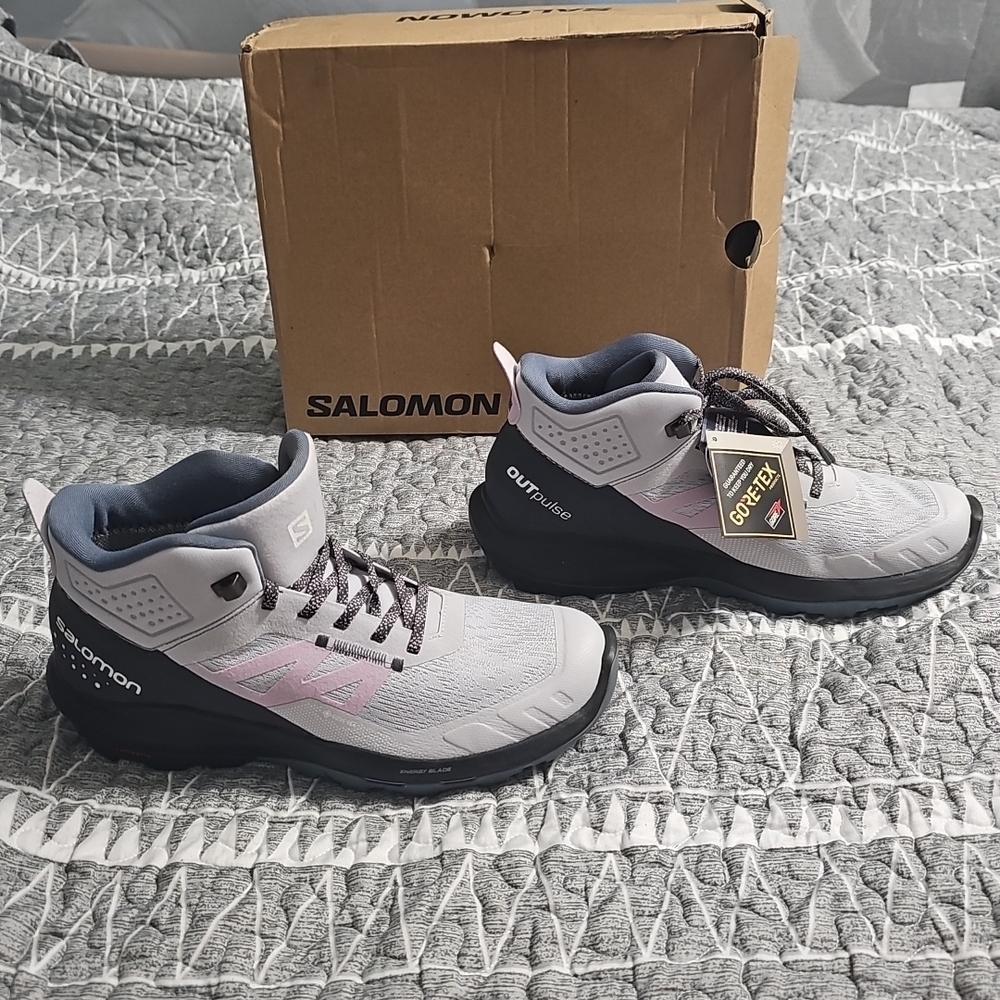 Salomon Outpulse Mid GTX Blue-Gray/Lilac Hiking Shoes‎ - Size 9.5 NEW With Tags